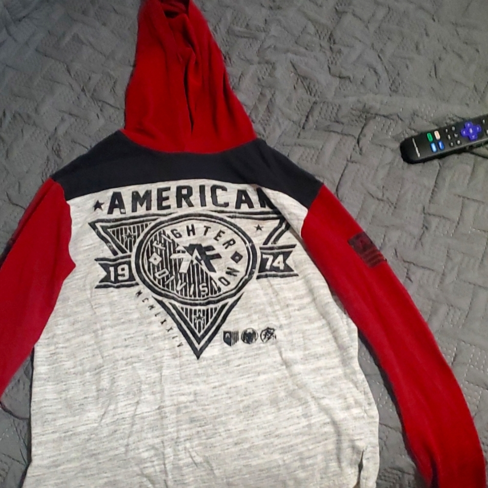 Boys medium hudded t-shirt